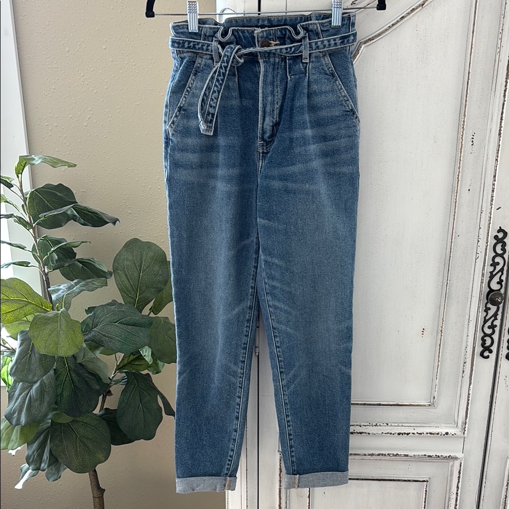 Hollister Women Ultra High Rise Mom Jean - Vintage Stretch Size 00R W 23 & L 27